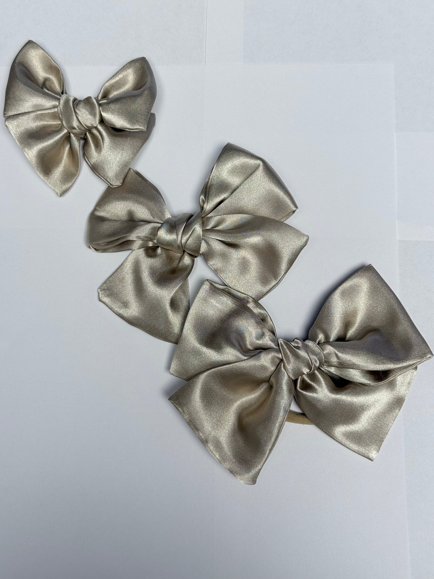 SATIN PINWHEEL BOW
